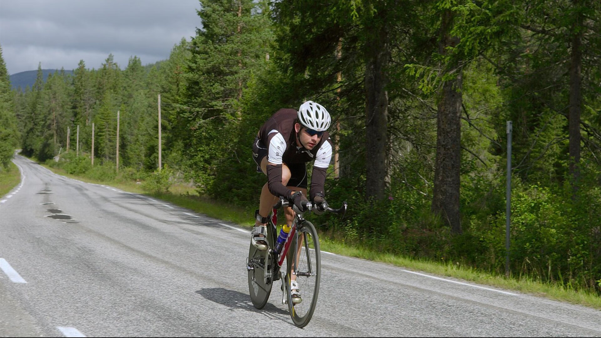 中国高尔夫球员许赢夺得女子中巡个人第三冠，许亚军高尔夫